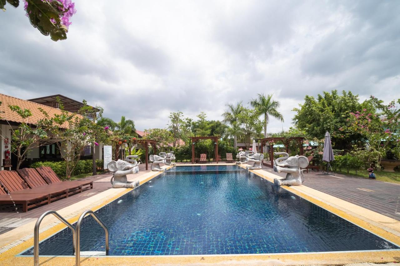 Oyo 837 Baan Kiang Nam Resort Bang Lamung Buitenkant foto